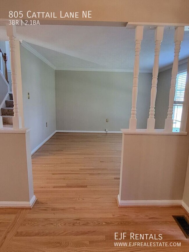 Building Photo - 805 Cattail Ln NE