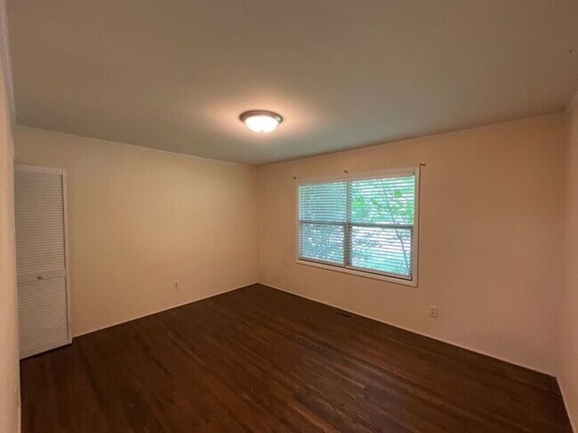 Building Photo - 3100 Cosby Pl