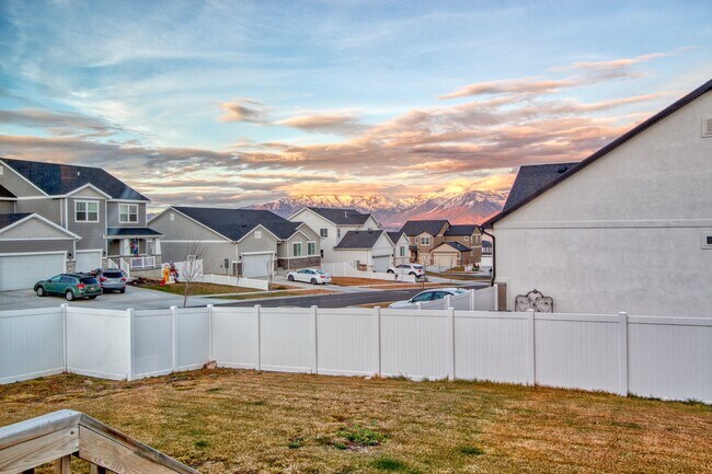Building Photo - 3032 S Yellow Bill Dr