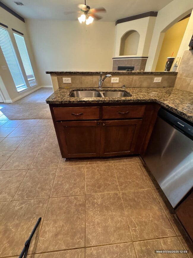 Building Photo - Stunning 3-Bedroom Home with Modern Amenities