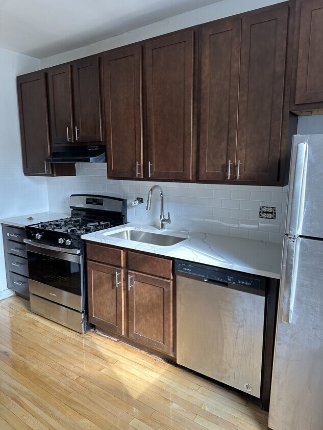Primary Photo - 5964 N Paulina St