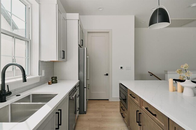 Foto del edificio - 2209 Woodland Ave
