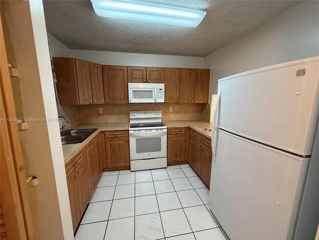 Foto del edificio - 2690 W 76th St