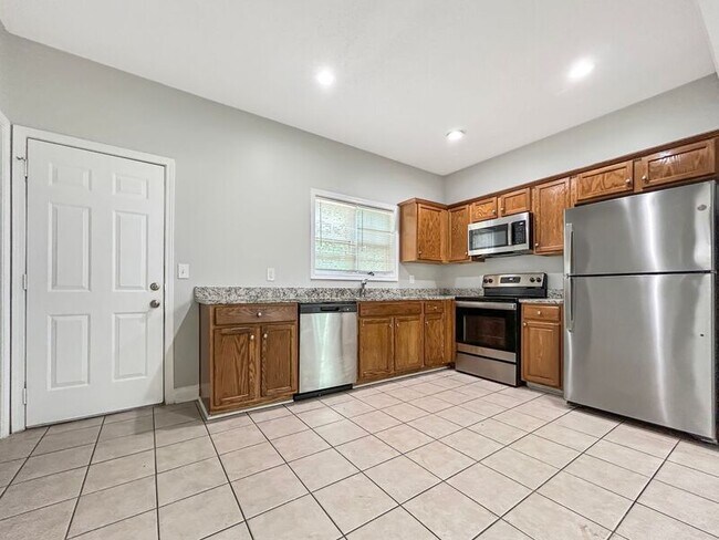 Foto del edificio - 814 Woods Dr NW