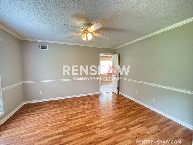 Building Photo - 8462 River Glen Dr