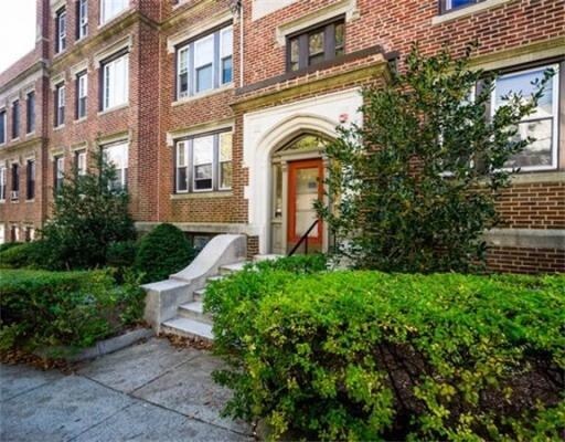 Classic Brownstone Living - 32 Summit Ave