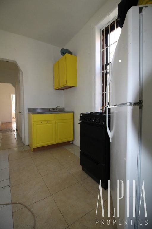 Foto del edificio - 240 E 2nd St