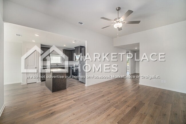 Building Photo - 933 Burlington Ave