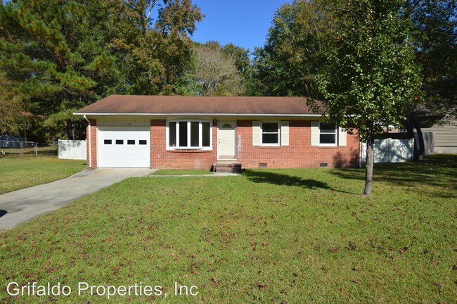 Building Photo - 102 Pineview Rd