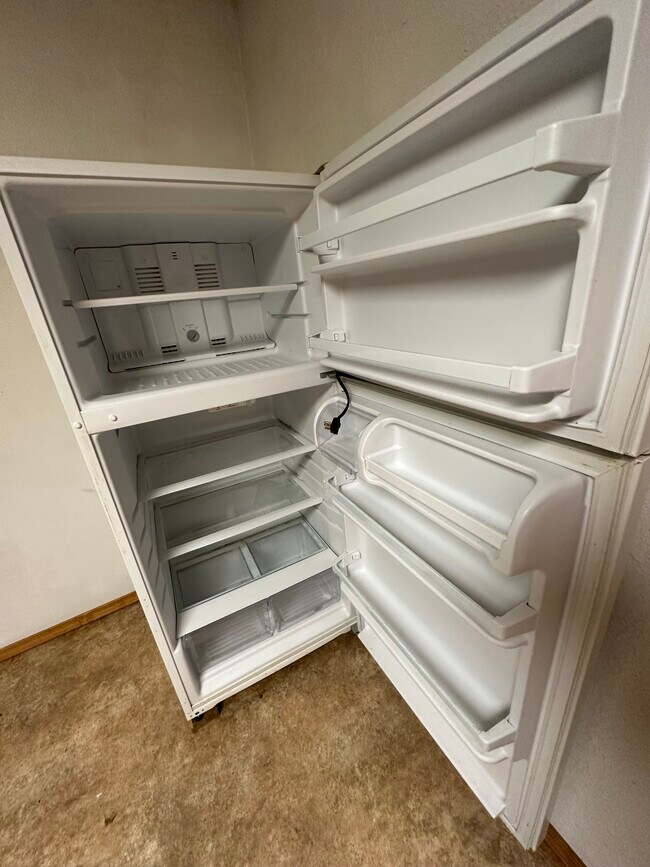 Fridge - 117 E Main St