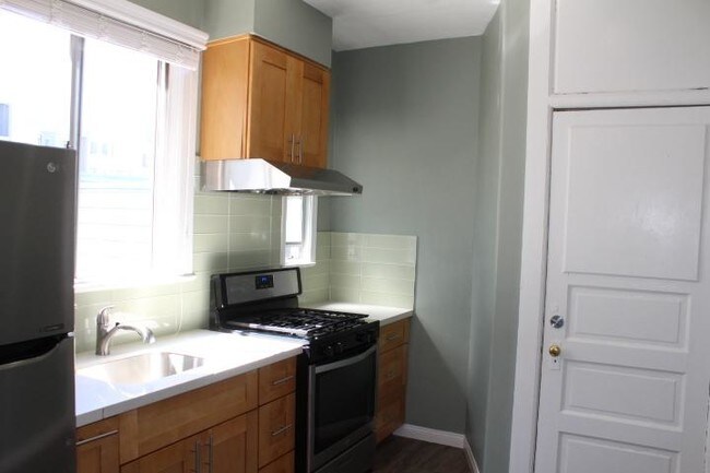 Building Photo - 2 bedroom in San Francisco CA 94133