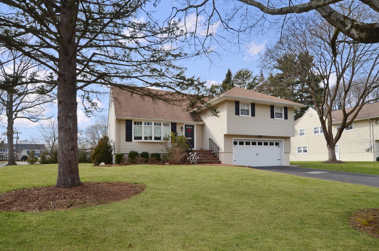 Primary Photo - 442 Otisco Dr