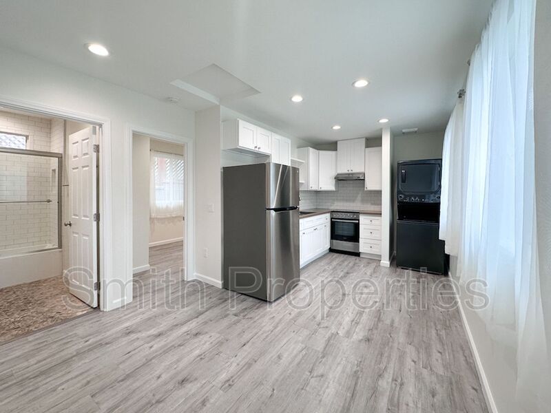 Foto principal - 7886 Airport Blvd
