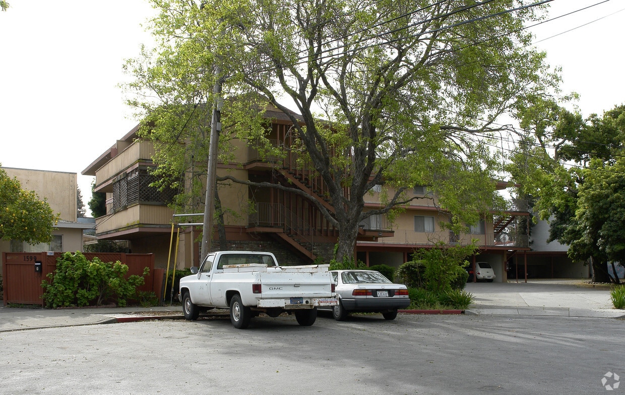 Building Photo - 1596 Ebener St