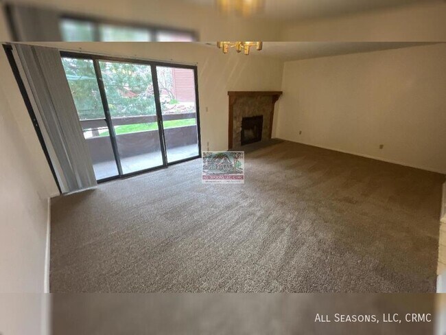 Foto del edificio - 124 West Rockrimmon Blvd. #203