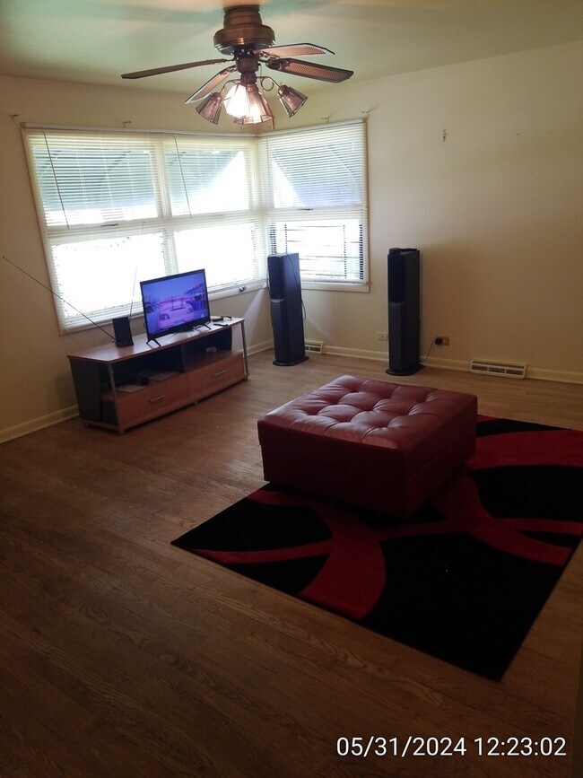 Foto del edificio - 1745 W 163rd St