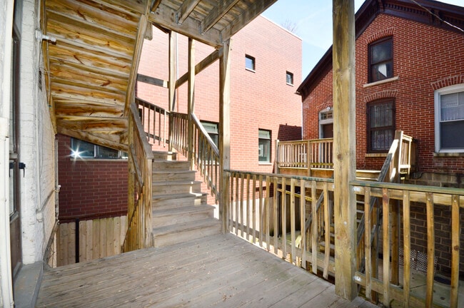 Building Photo - 1825 N Bissell St