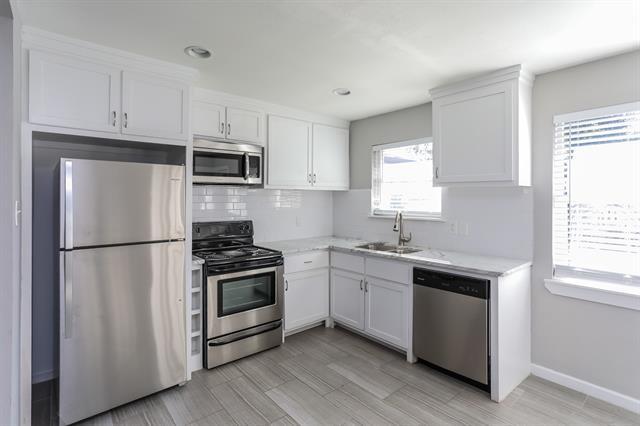 Building Photo - 8520 Graywood Dr