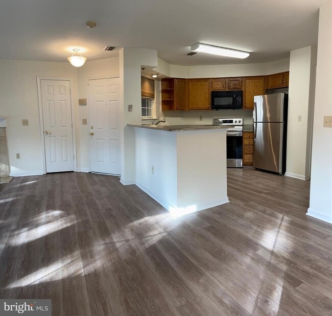 5636 Willoughby Newton Dr Unit 16, Centreville, VA 20120 Condo for