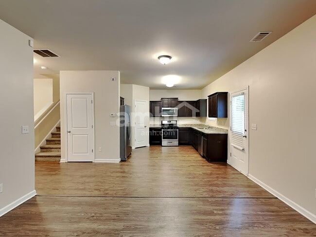 Building Photo - 3525 Mica Cir SE