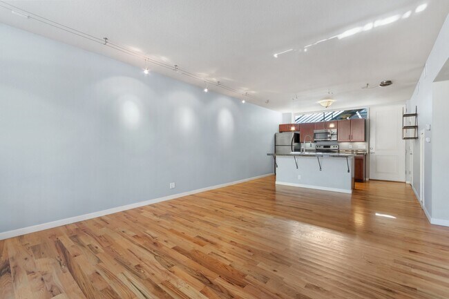 Foto del edificio - 908 Eudora St