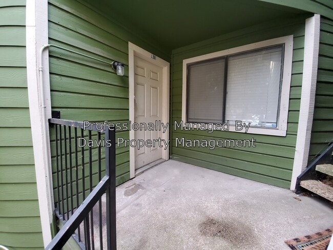 Building Photo - 9823 Walnut St