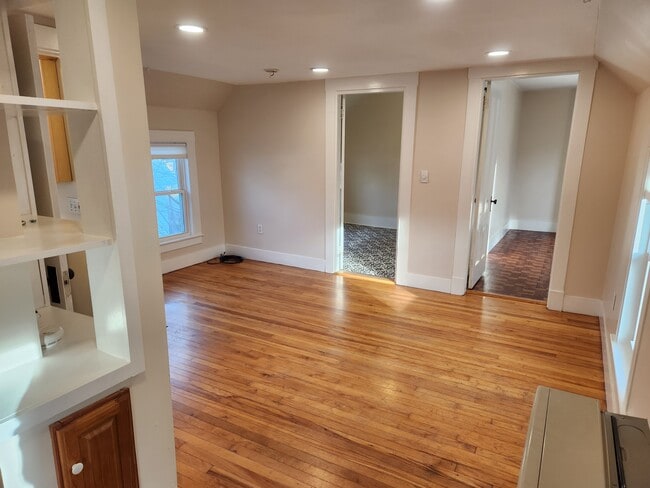 Building Photo - 14 Quimby St