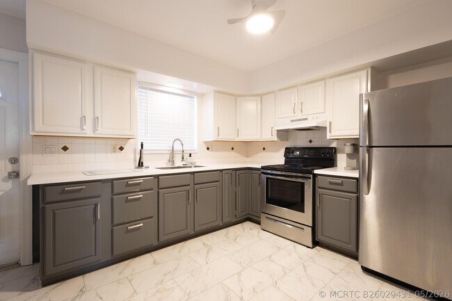 Building Photo - 714 S Arnold Ave