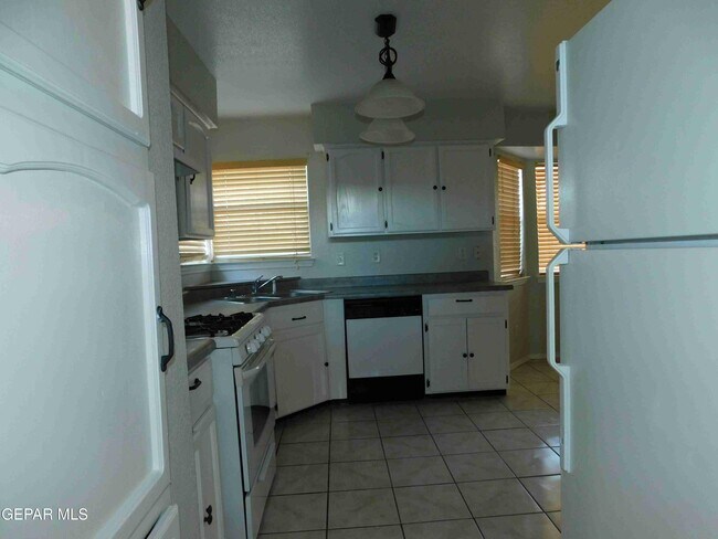 Foto del edificio - 5025 Ballinger Dr