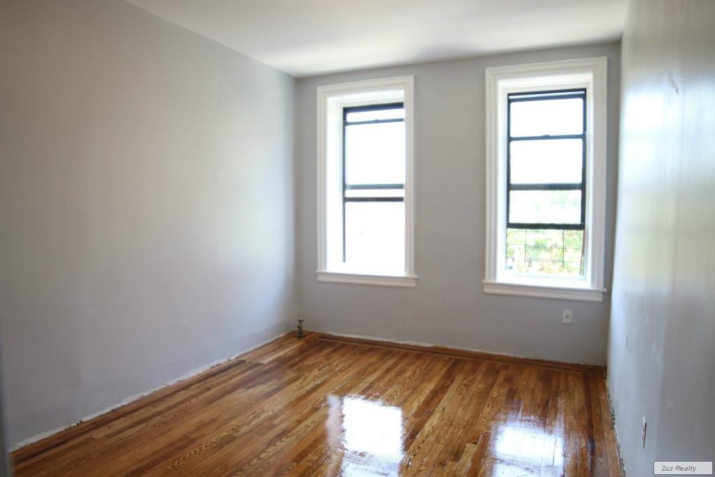 Building Photo - 566 Parkside Ave
