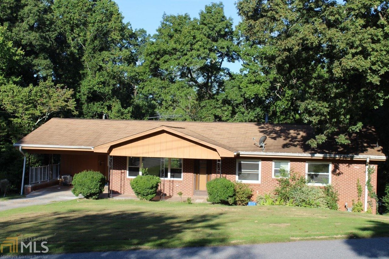 953 Lakemont Dr, Gainesville, GA 30501 House Rental in Gainesville