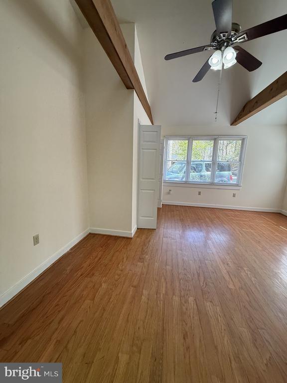 Foto del edificio - 130 Spring Wood Dr