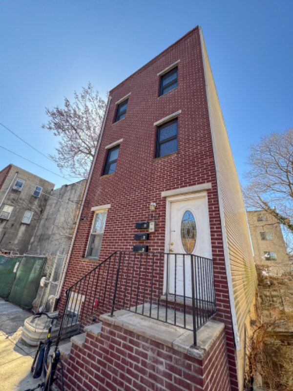 Primary Photo - 1402 Willington St
