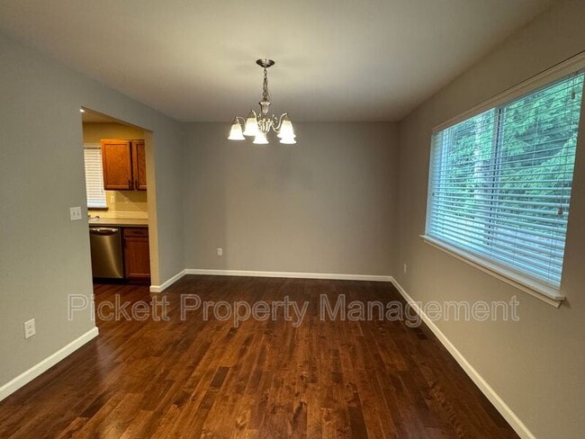 Building Photo - 3530 NE Rozene Way
