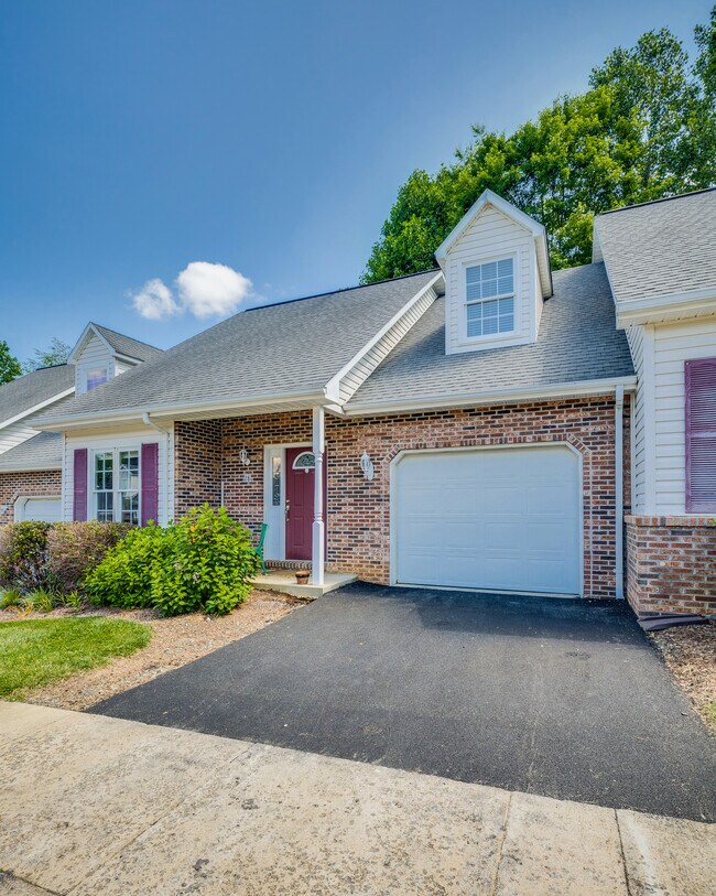 Building Photo - 28 Cherokee Ridge Ct