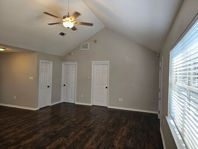 Foto del edificio - 204 N Cypress St