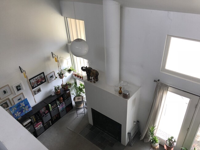 Building Photo - 1047 Danby Rd
