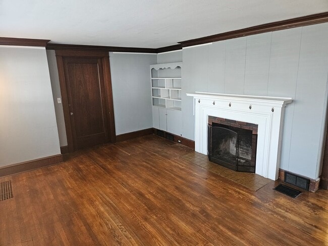 Building Photo - 465 Beecher St