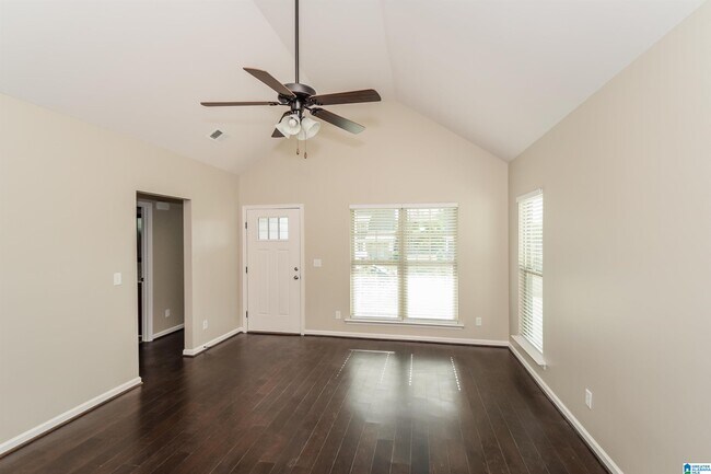 Foto del edificio - 530 Briar Ridge Cir