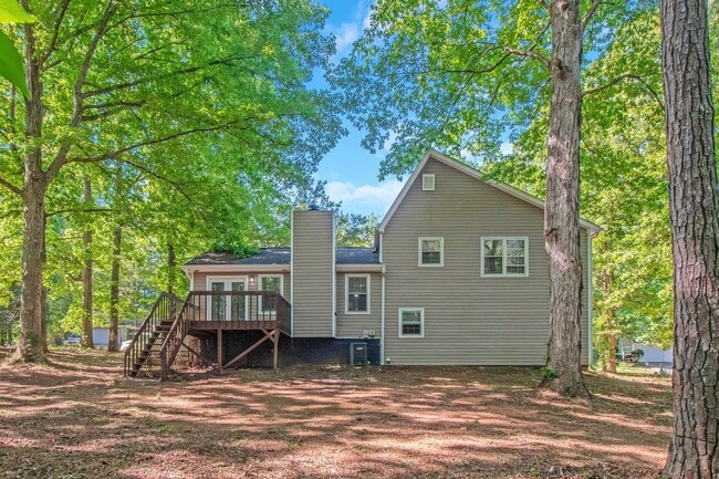 Photo - Beautiful 3-bedroom 2 bath home on a good-sized lot!