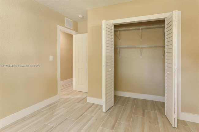 Foto del edificio - 8870 SW 87th St