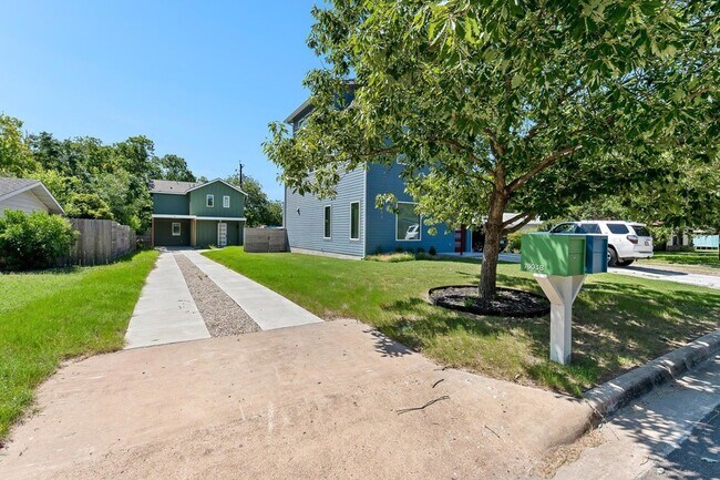 Foto del edificio - 7603 Creston Ln