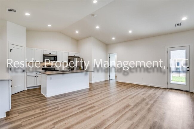 Building Photo - Pineway Aria Plan MODEL