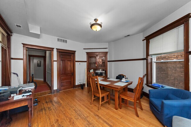 Foto del edificio - 3350 N Sheffield Ave
