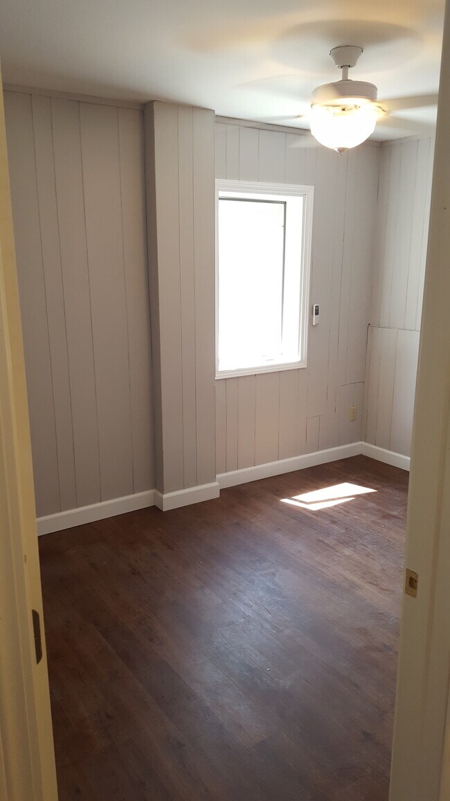 Building Photo - 510 S Academy St #1