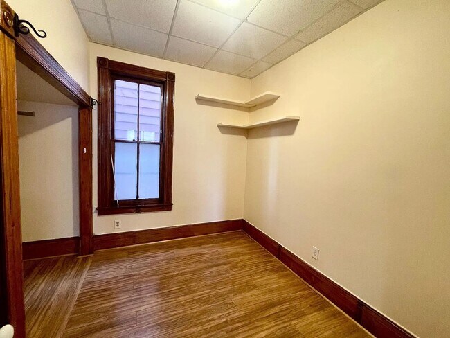 Foto del edificio - 646 W 8th St