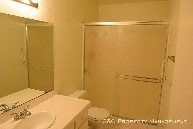 Building Photo - 250 Forest Ridge Rd