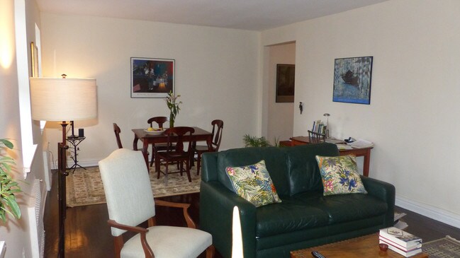Foto del edificio - 243 W 99th St