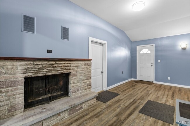 Building Photo - 105 Cooper Ave