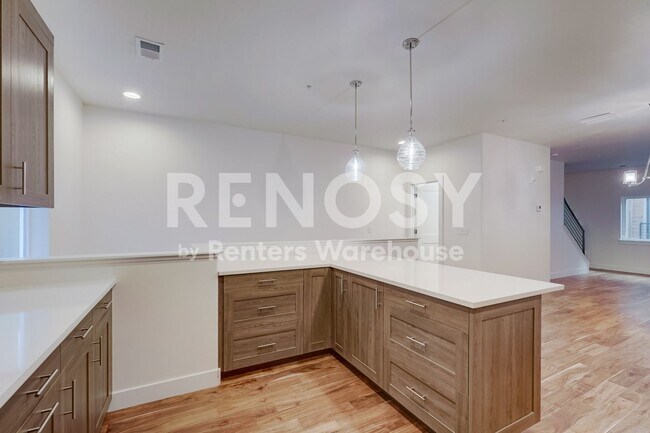 Foto del edificio - Prime Luxury Berkeley Townhouse with Rooftop Deck AVAILABLE NOW
